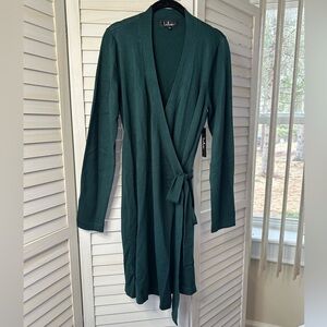 Lulus wrap dress NWT, long sleeves, solid dark green, side tie, size L